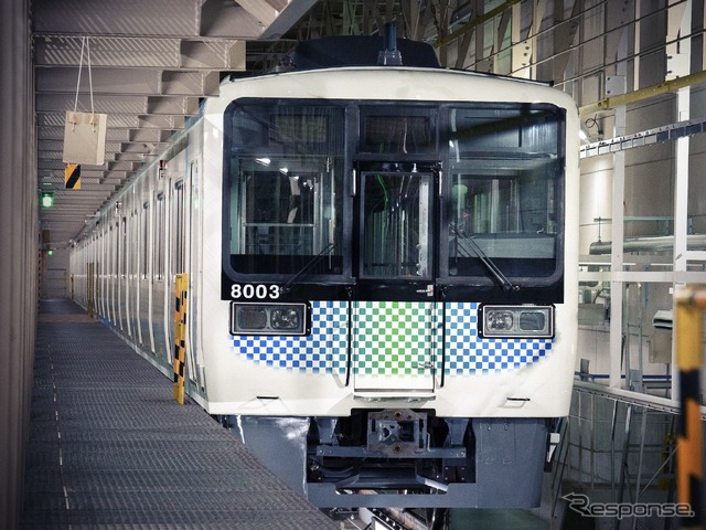 改修工事中の西武8000系