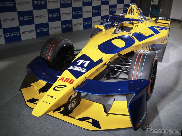 東京都庁に展示されたフォーミュラEマシン