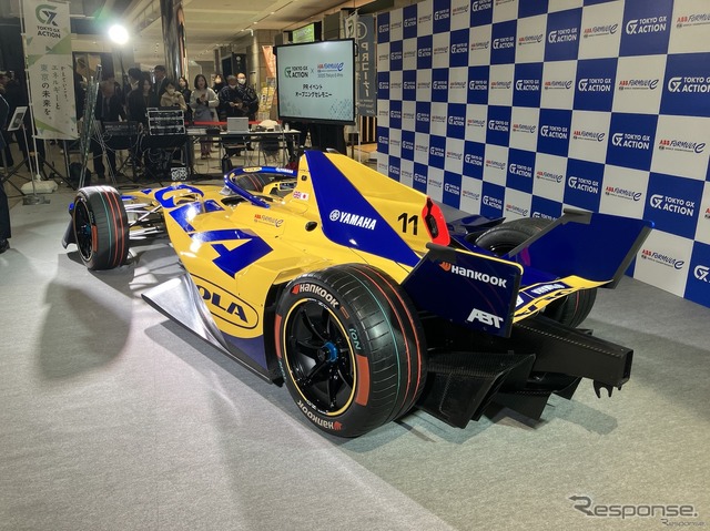 東京都庁に展示されたフォーミュラEマシン
