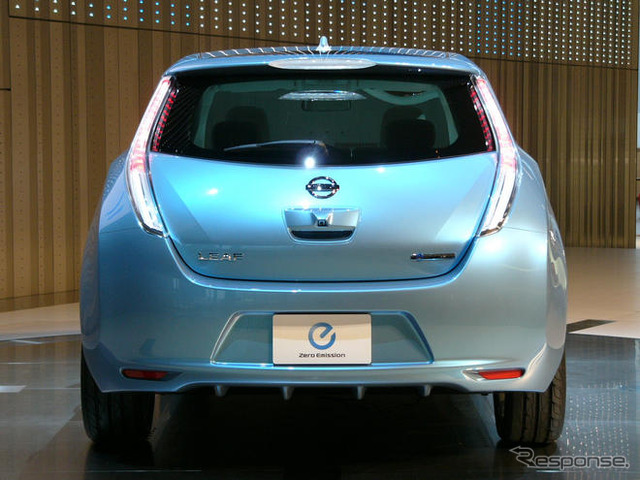 ［写真蔵］日産のEV リーフ 初公開