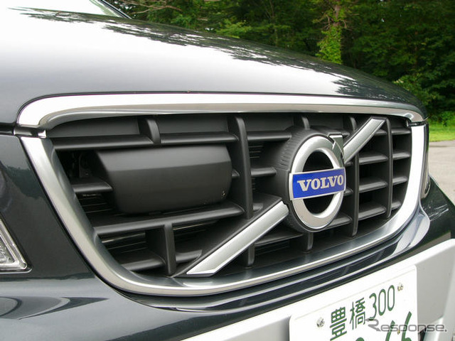 【ボルボ XC60 発売】写真蔵…伝統のVシェイプラインを強調