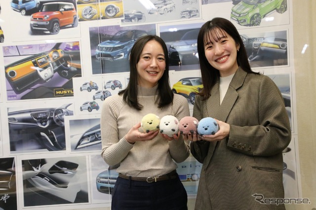 スズキ ワゴンRスマイルのスタイリングを担当した長谷川尚実さん(左)とCMFを担当した山下百香さん(右)
