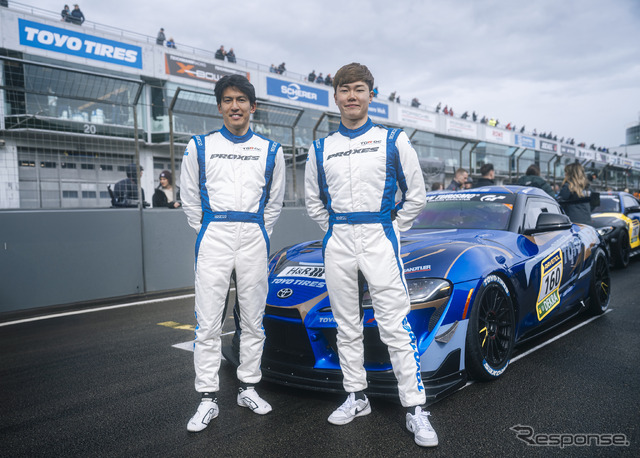 TOYO TIRES with Ring Racing 中山雄一選手(左)小高一斗選手(右)