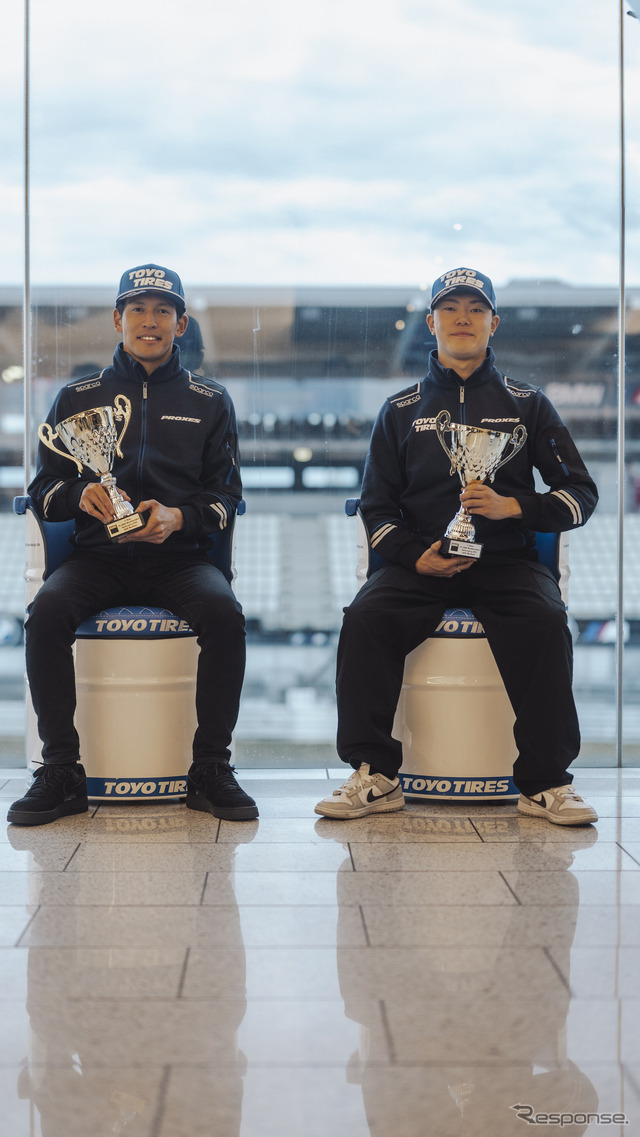 TOYO TIRES with Ring Racing 中山雄一選手(左)小高一斗選手(右)