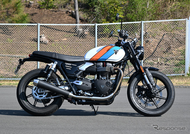 トライアンフ スピードツイン900(ピュアホワイト)