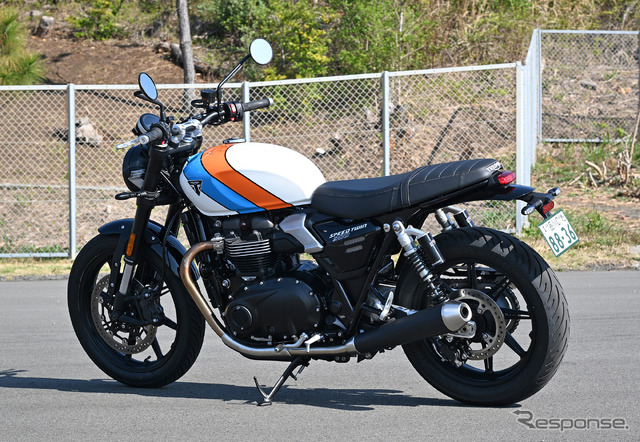 トライアンフ スピードツイン900(ピュアホワイト)