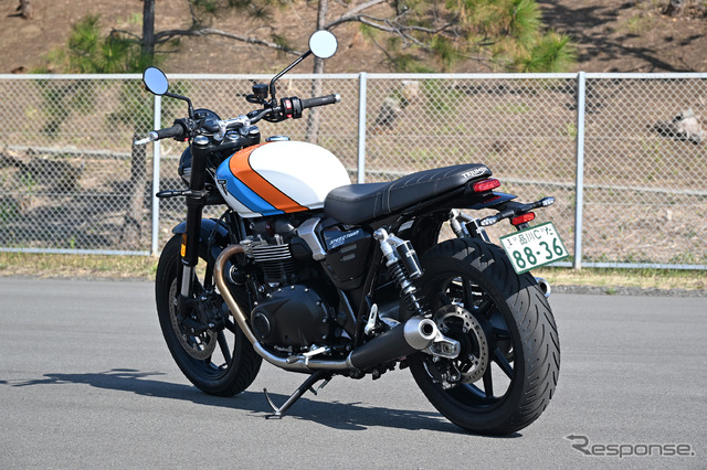 トライアンフ スピードツイン900(ピュアホワイト)