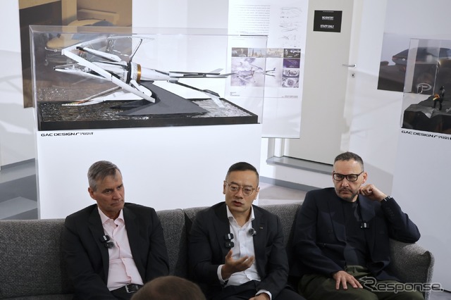 GACのデザイン・アウォード作品展示室。中央はデザイン担当副社長のファン・ツァン、右はミラノ・センター長のステファン・ジャナン