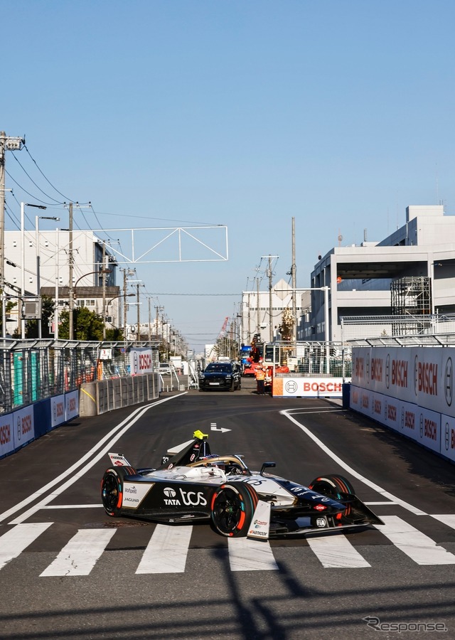 画面奥のターン7を左折、画面手前のターン8を左折、ストレートヘ(東京 E Prix 2024) (c) Formula E