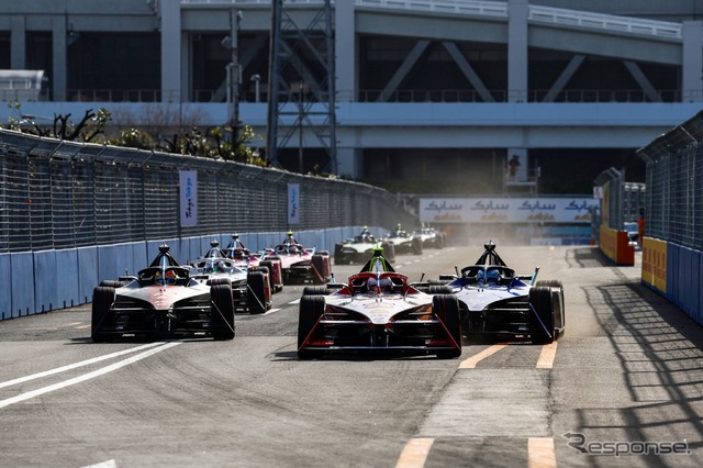 ターン15を抜けたストレート。ふだんは駐車場アクセス道路(東京 E Prix 2024) (c) Formula E