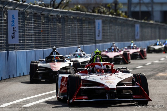 ターン16への進入。東京 E Prix 2024では左右左のシケインだった(東京 E Prix 2024) (c) Formula E
