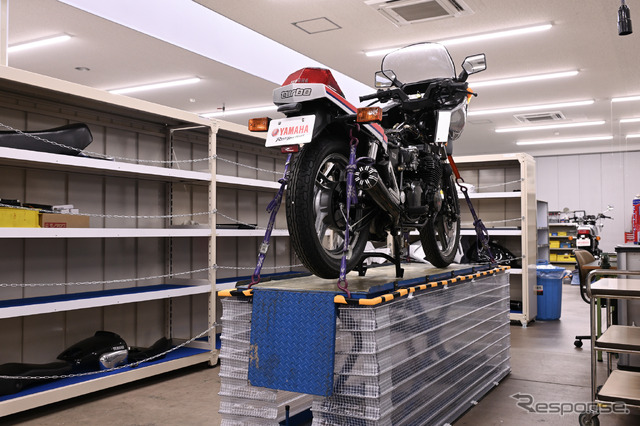 ヤマハ発動機 豊岡技術センターでレストアされる車両