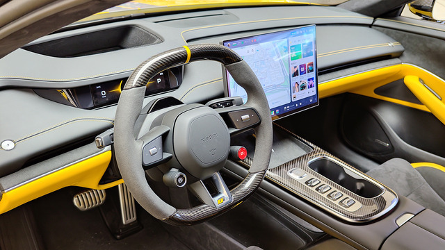 いつか日本にも来ると信じたいシャオミのEV「SU7 Ultra」の運転席に座った(スマホ沼)