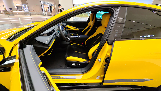 いつか日本にも来ると信じたいシャオミのEV「SU7 Ultra」の運転席に座った(スマホ沼)