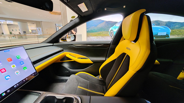 いつか日本にも来ると信じたいシャオミのEV「SU7 Ultra」の運転席に座った(スマホ沼)