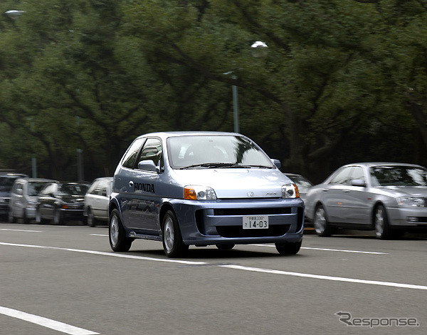 ホンダ、燃料電池市販車『FCX』のプロトタイプ発表……実験車からここが変わった
