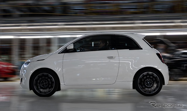 フィアット『500ハイブリッド』新型の先行生産車両