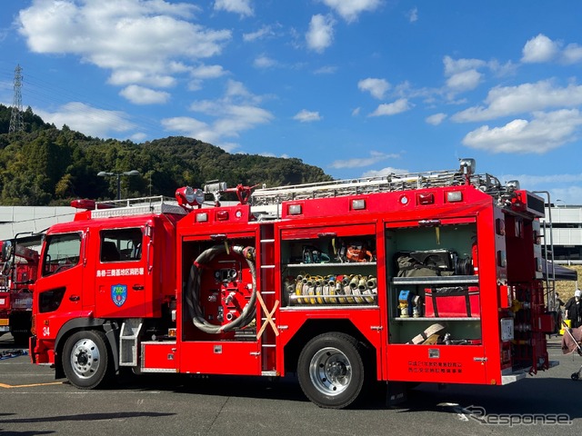 鳥栖消防署の水槽付消防ポンプ車
