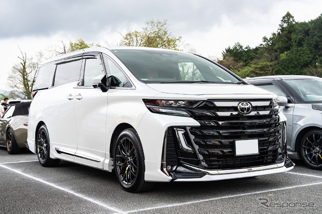 TOYOTA ヴェルファイア × ホムラ 2×7FT…レイズファンミーティング2025
