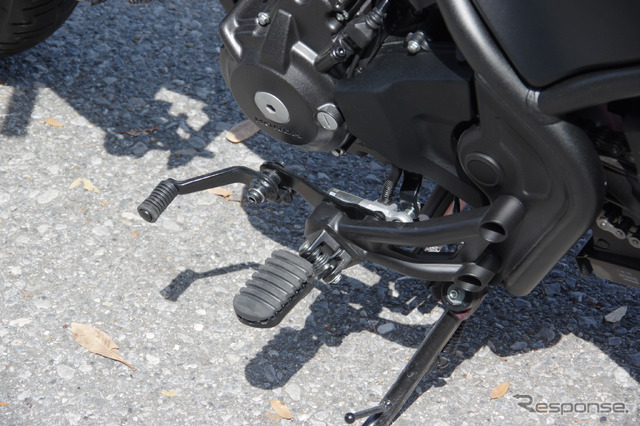 通常のMT車よりもシフトペダルをショートストローク化し、より小気味良いシフトチェンジが楽しめる。