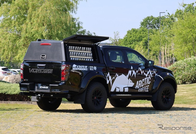 いすゞ『D-MAX Arctic Trucks AT35』をベースにした移動式アイスコーヒーショップ
