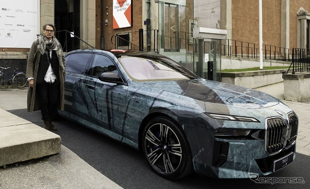 BMW i7のアートカーとドイツ人アーティスト、グレゴール・ヒルデブラント氏