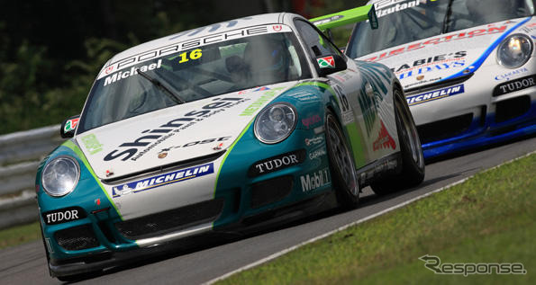 ポルシェ カレラカップ ジャパン 第7戦…トップ争いでクラッシュ発生