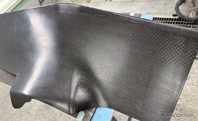 破損したフォーミュラEマシンから抽出した炭素繊維を使い再生した部品