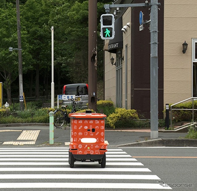 信号機や横断歩道等を自動認識しての走行