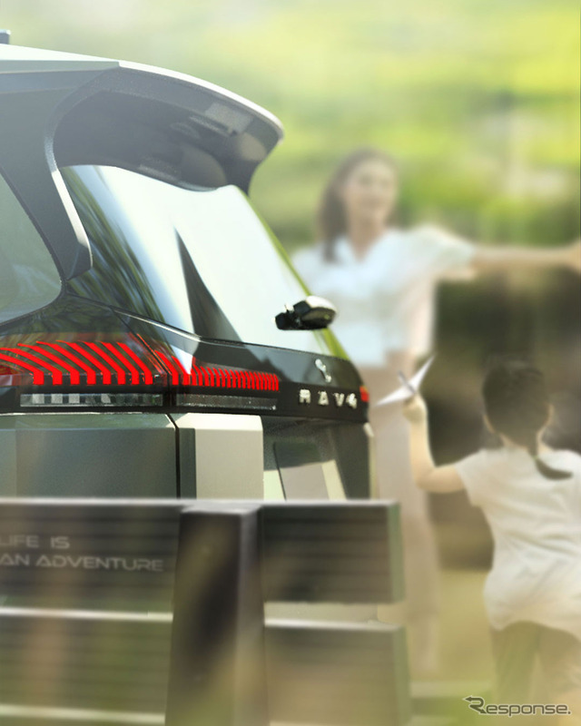 トヨタ『RAV4』新型のティザー写真