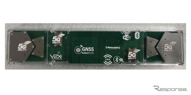 フラットアンテナ統合型テレマティクスコントロールユニット