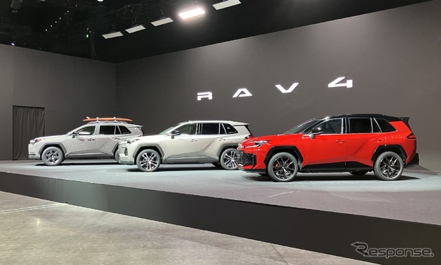 トヨタ RAV4 新型、左奥からWoodland(Adventureの北米仕様)CORE、GR SPORT