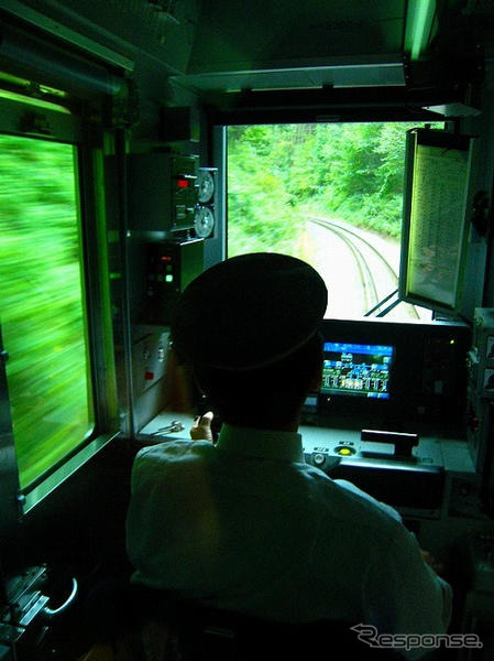 【夏休み】世界初のハイブリッド鉄道車両に乗ってみよう