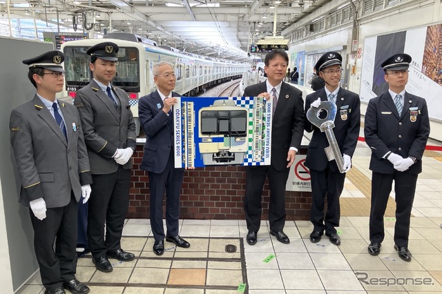 「サステナ車両」引継ぎ式