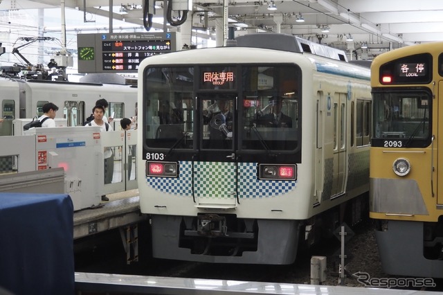 西武サステナ車両8000系が西武新宿に入線(5月24日)