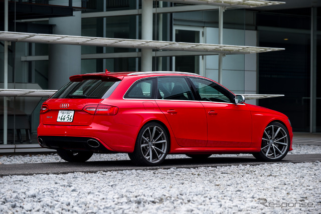アウディ RS4 アバント