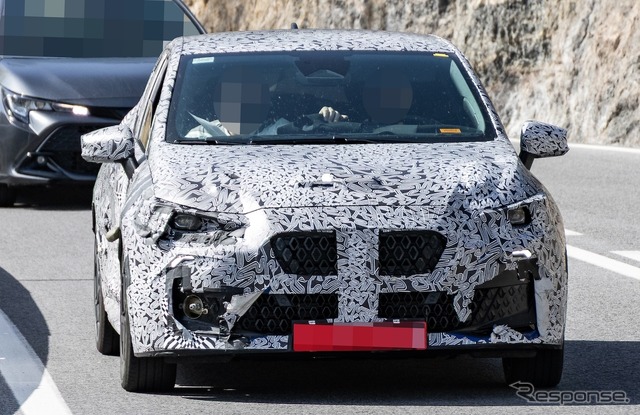 ルノー ルーテシア 次期型のプロトタイプ