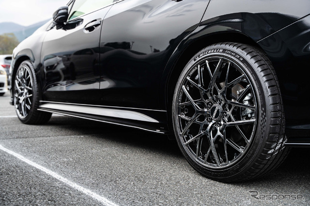 SUBARU レヴォーグ × レイズ ベルサス VV25M