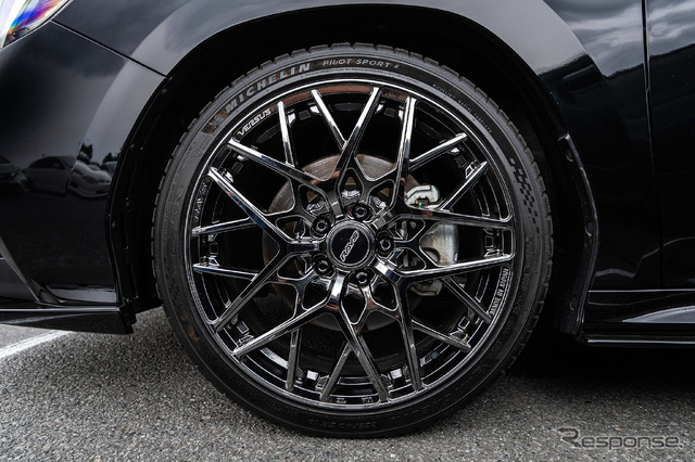 SUBARU レヴォーグ × レイズ ベルサス VV25M