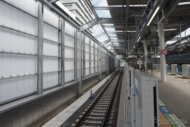 新宿線下り線(奥が所沢方面)