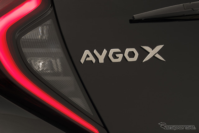 トヨタ アイゴX ハイブリッド