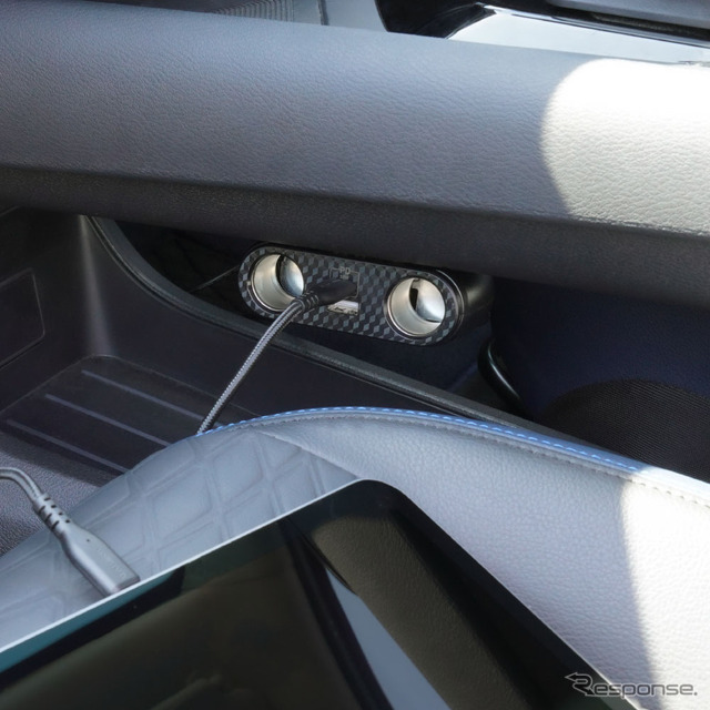 オウルテックのケーブル型車載充電器「OWL-CCUCD2C2-BK」