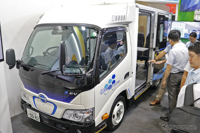 日野自動車の「デュトロZ EVモバイルオフィス」