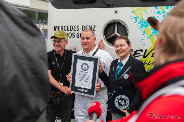 メルセデスベンツの新型電動トラック『eActros 600』が124.7kmをバック走行しギネス世界新記録達成