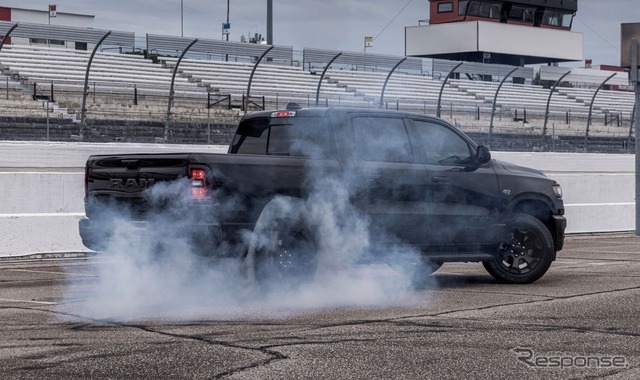 5.7リットルV8「HEMI」エンジンを搭載するラム1500 ブラックエクスプレス