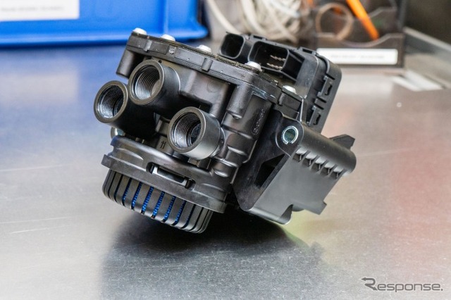 ZF最新の第5世代電子制御エアサスペンション（ECAS）技術「OptiRide ECAS」