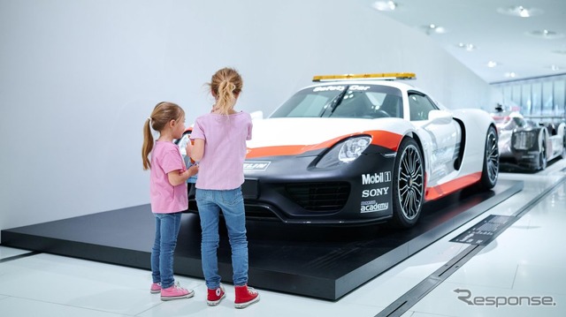 ポルシェ博物館の緊急車両をテーマにした無料の子供向け夏季プログラム「Porsche 4Kids」