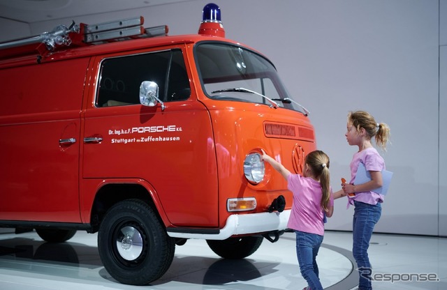 ポルシェ博物館の緊急車両をテーマにした無料の子供向け夏季プログラム「Porsche 4Kids」