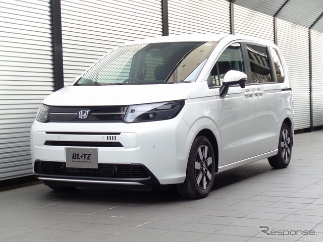 ブリッツ DAMPER ZZ-R　ホンダ・フリードe:HEV装着例（フロント：41mmダウン / リア：37mmダウン）