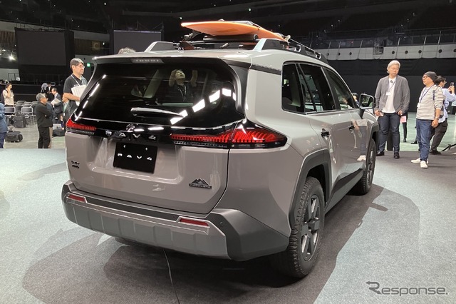 トヨタ RAV4 新型:Adventure